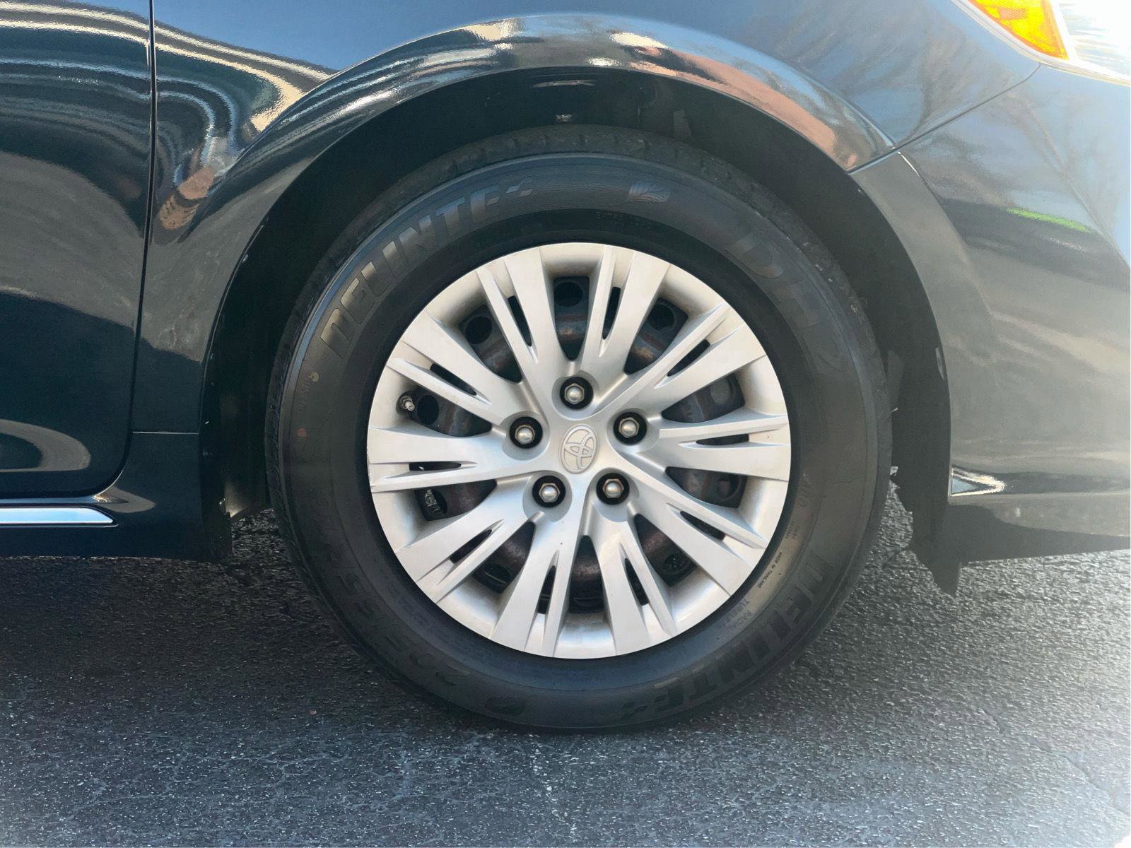 Used 2013 Toyota Camry LE image 27