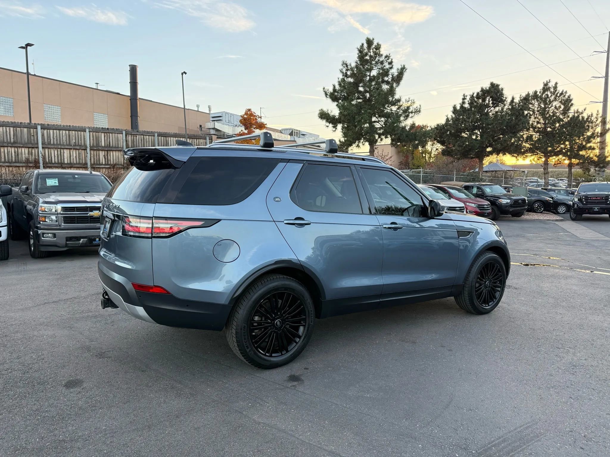 Used 2019 Land Rover Discovery HSE image 9