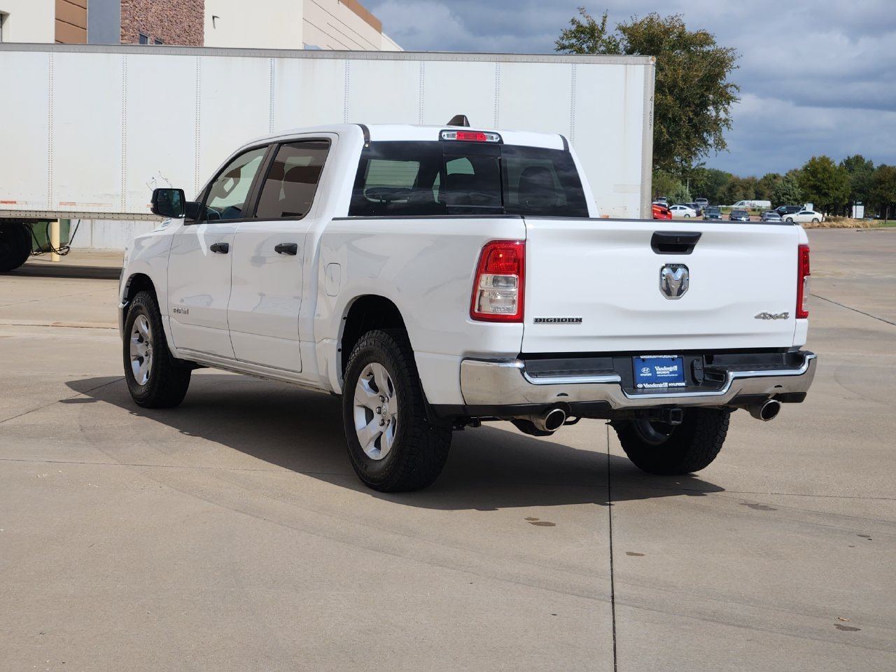Used 2023 RAM 1500 Big Horn AWD/4WD image 3