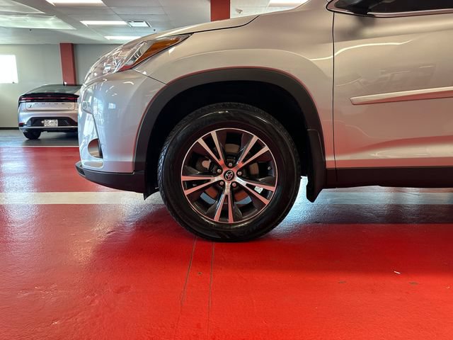 Certified 2019 Toyota Highlander Plus AWD/4WD image 10