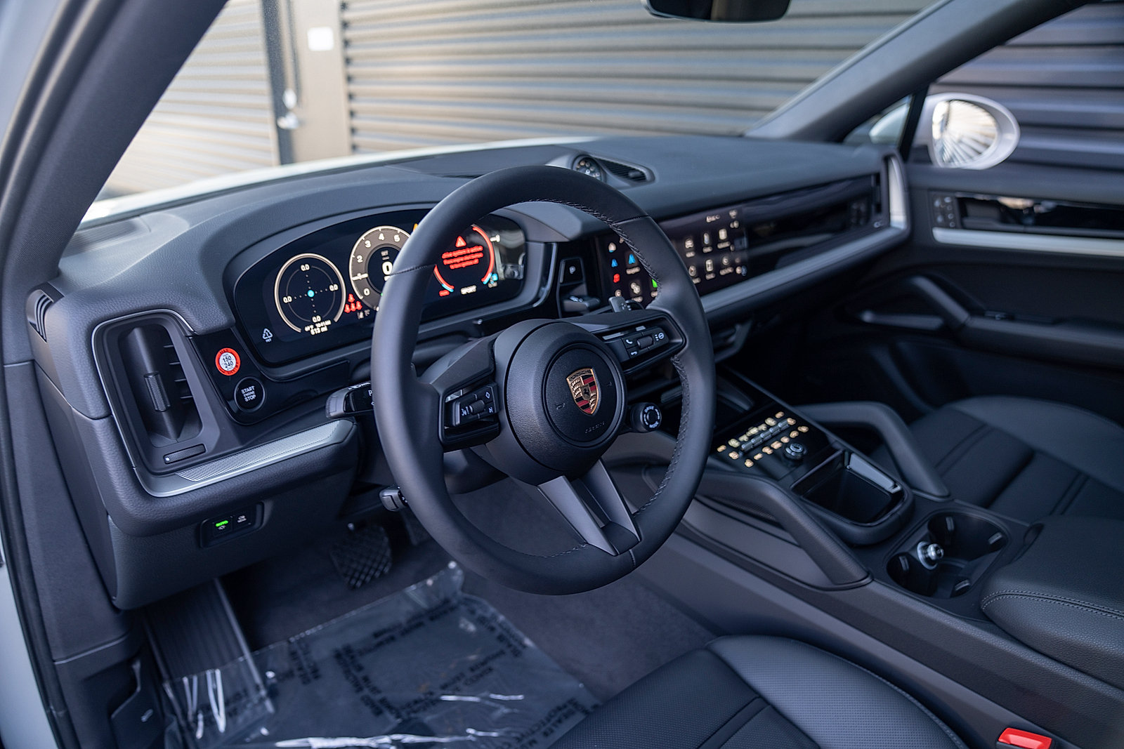 Certified 2025 Porsche Cayenne E-Hybrid Coupe AWD/4WD image 4