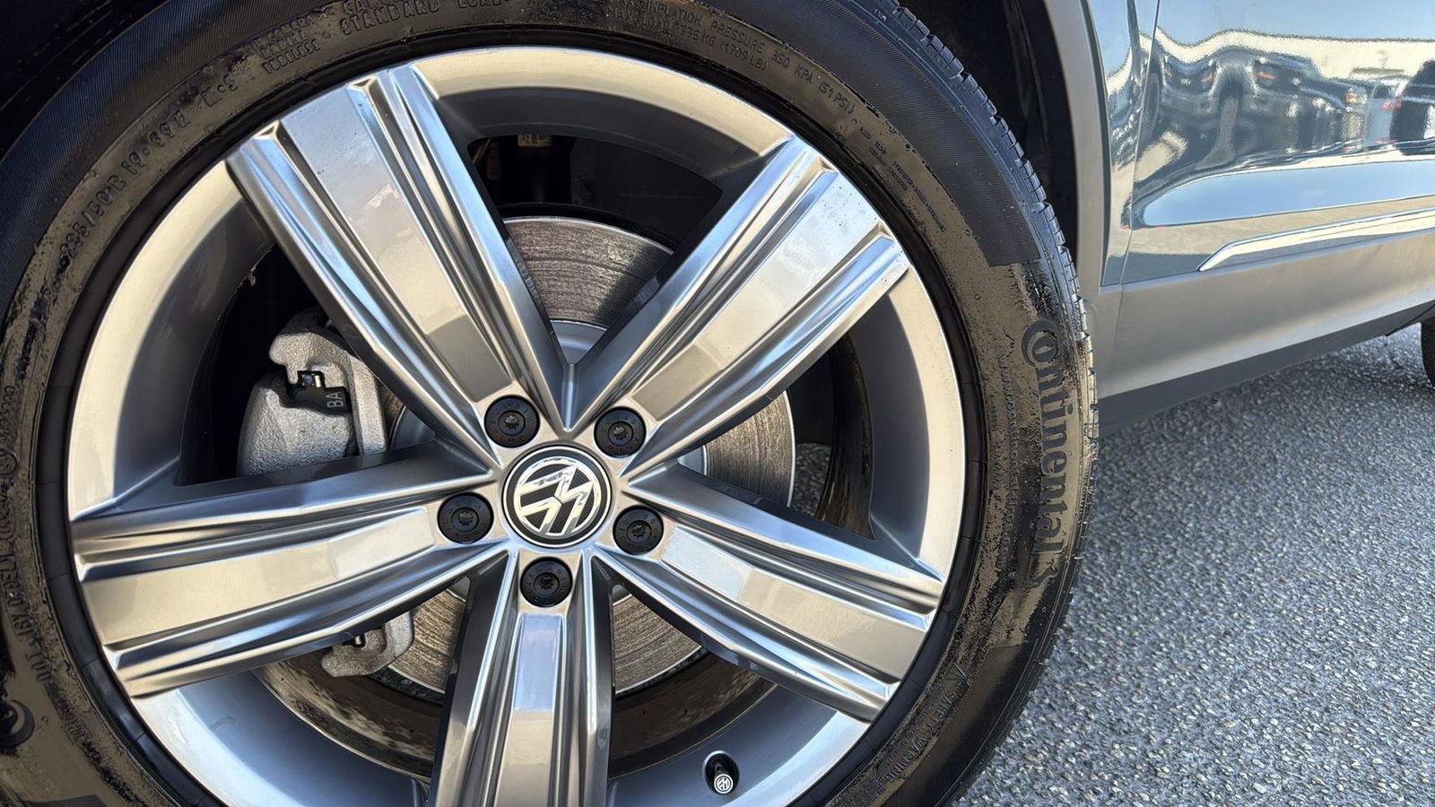 Used 2021 Volkswagen Tiguan SEL w/ 3-Row Tiguan MDO Package image 9