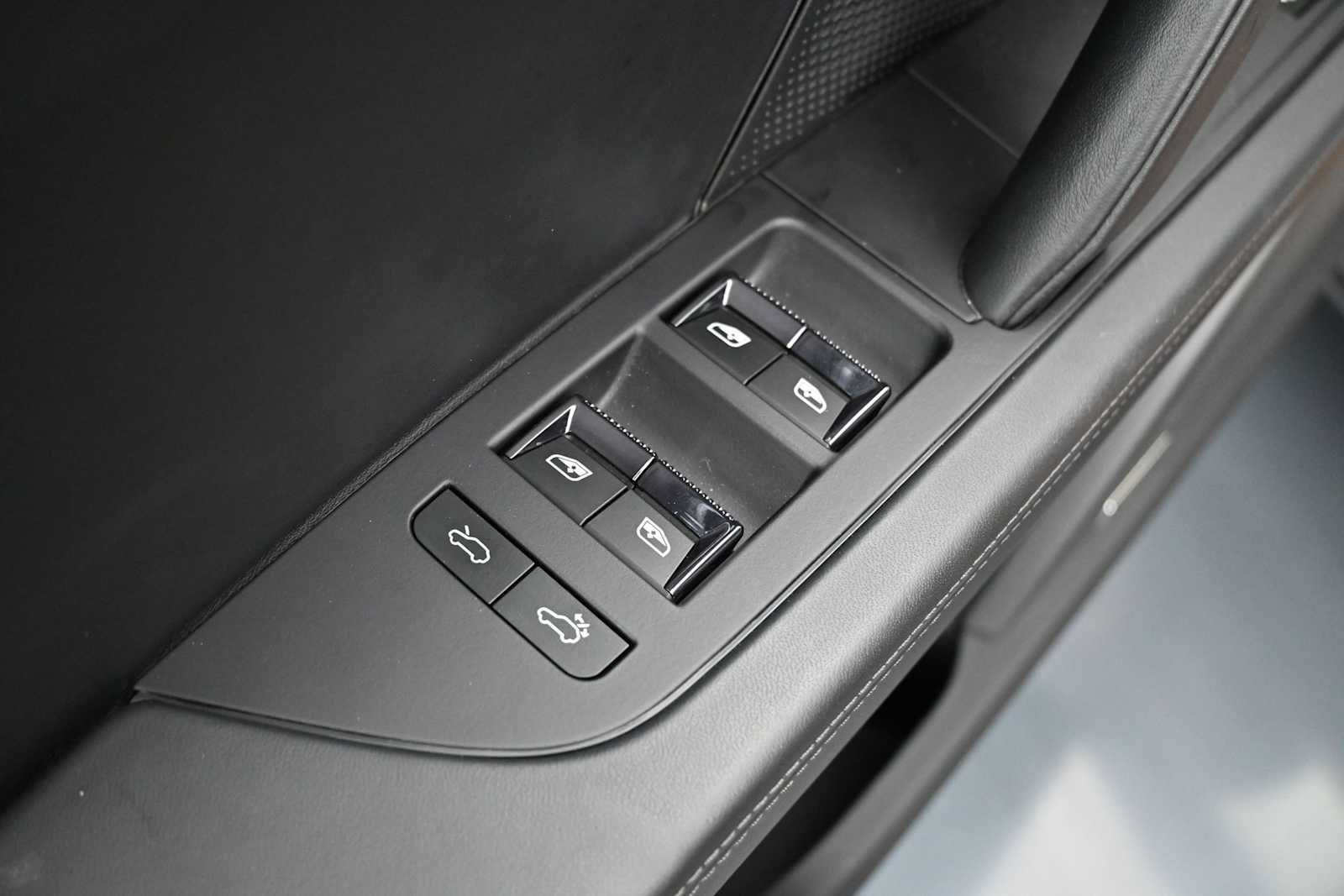 New 2026 Porsche Cayenne Electric AWD/4WD image 8