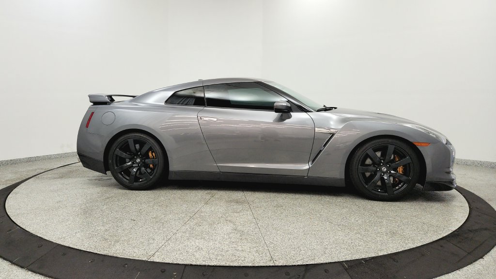 Used 2009 Nissan GT-R Premium AWD/4WD image 6