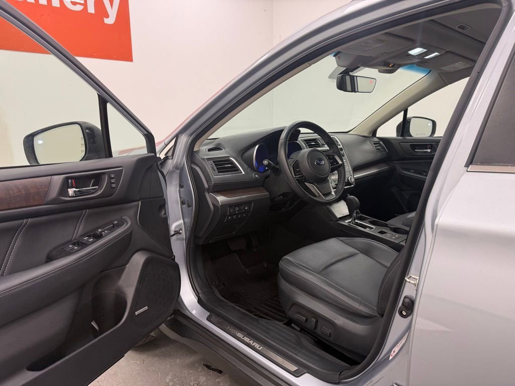 Used 2019 Subaru Outback 2.5i Limited w/ Popular Package #2 image 9
