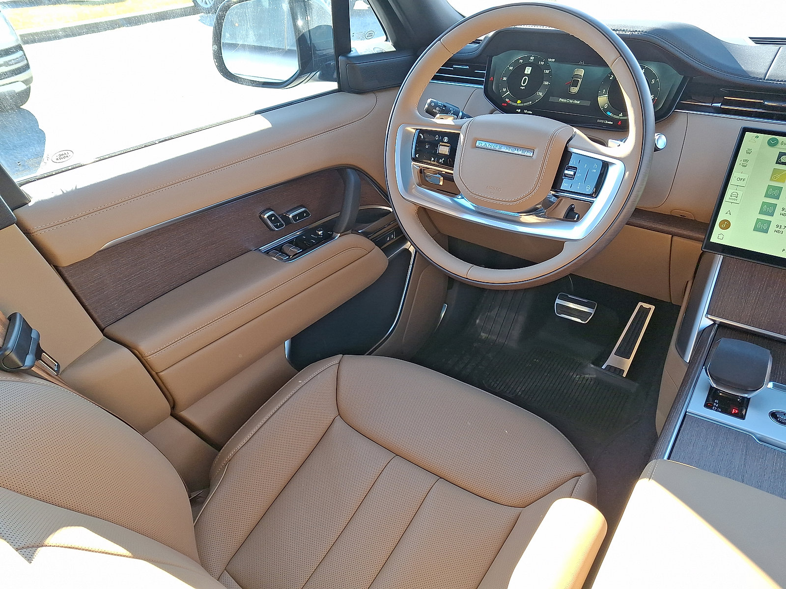 New 2026 Land Rover Range Rover Long Wheelbase SE image 12