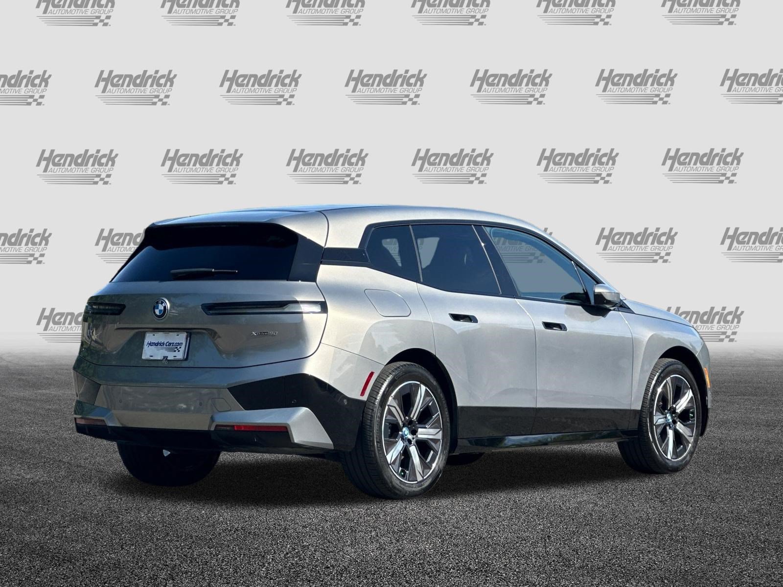 Used 2024 BMW iX xDrive50 w/ Sport Package AWD/4WD image 5