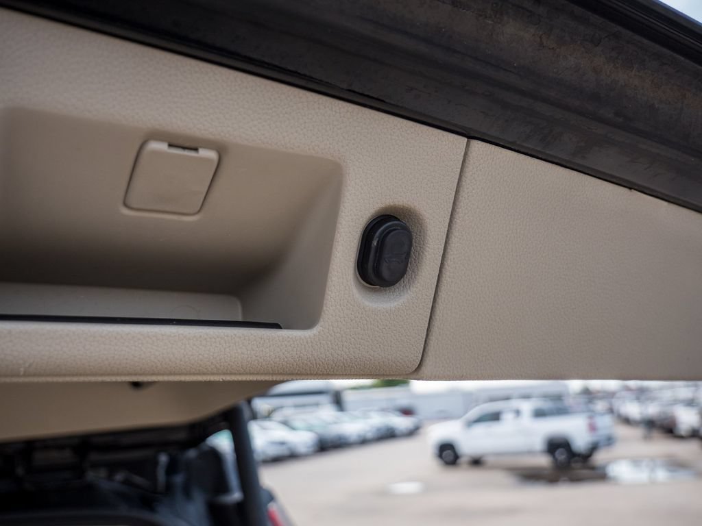 Used 2018 Cadillac Escalade Luxury RWD image 12