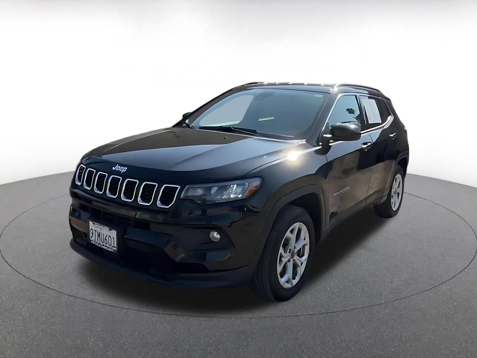 Used 2025 Jeep Compass Latitude AWD/4WD image 7