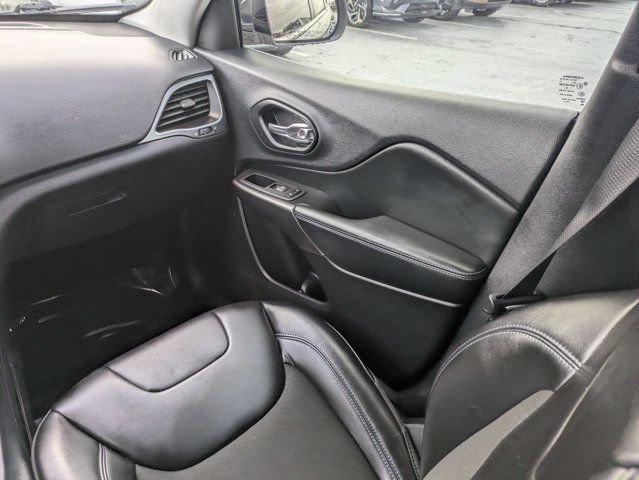 Used 2020 Jeep Cherokee Latitude Plus FWD image 17