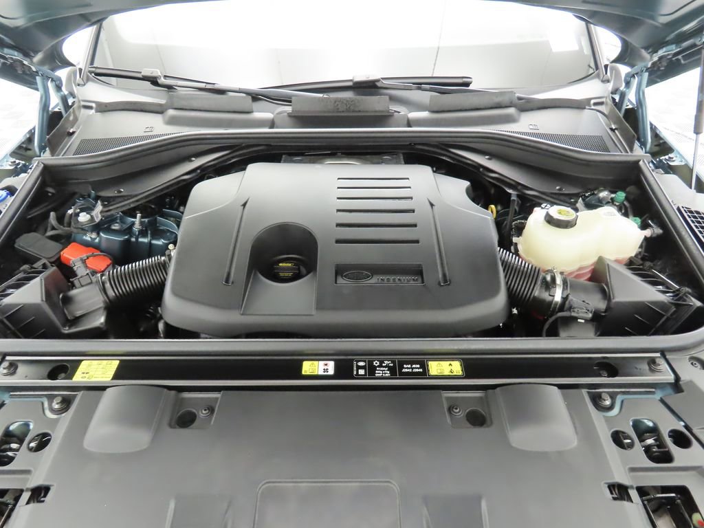 Used 2025 Land Rover Range Rover Sport SE image 26