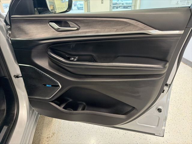 Used 2022 Jeep Grand Cherokee Overland AWD/4WD image 50