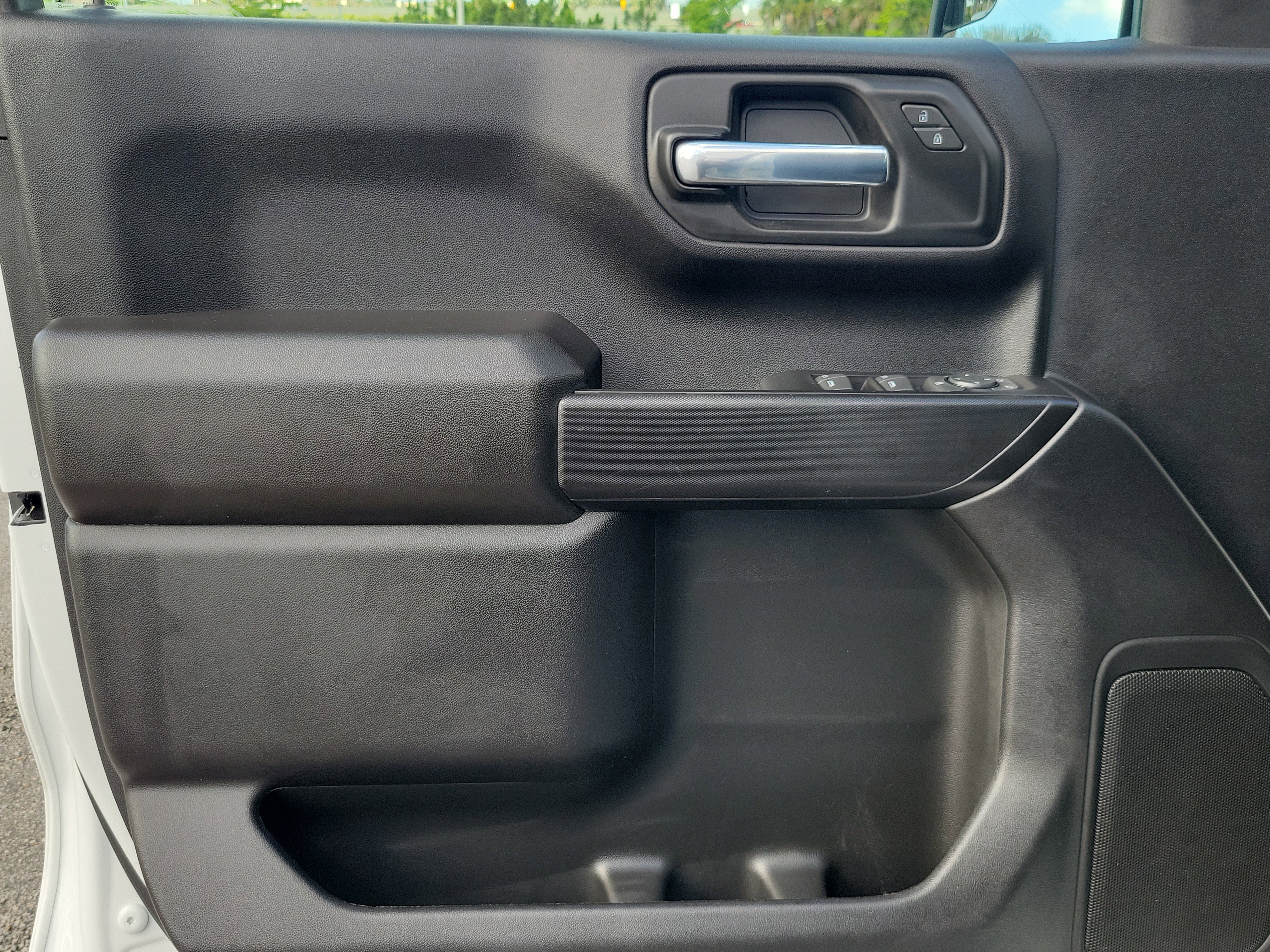 Used 2025 Chevrolet Silverado 1500 Custom w/ Turbomax Blackout Package image 22