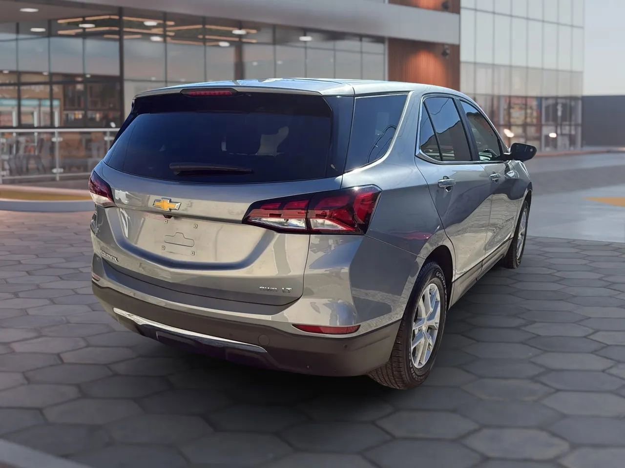 Used 2023 Chevrolet Equinox LT image 9