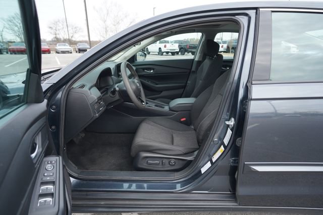 Used 2023 Honda Accord EX image 14