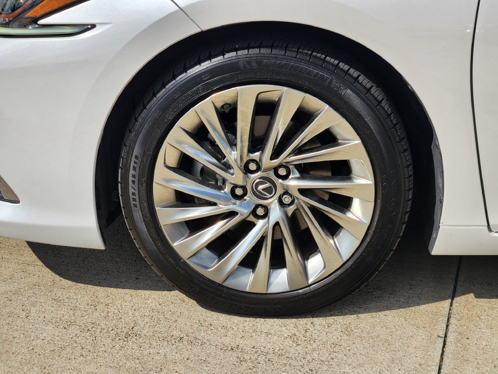 Used 2019 Lexus ES 350 Ultra Luxury w/ Accessory Package 2 FWD image 10