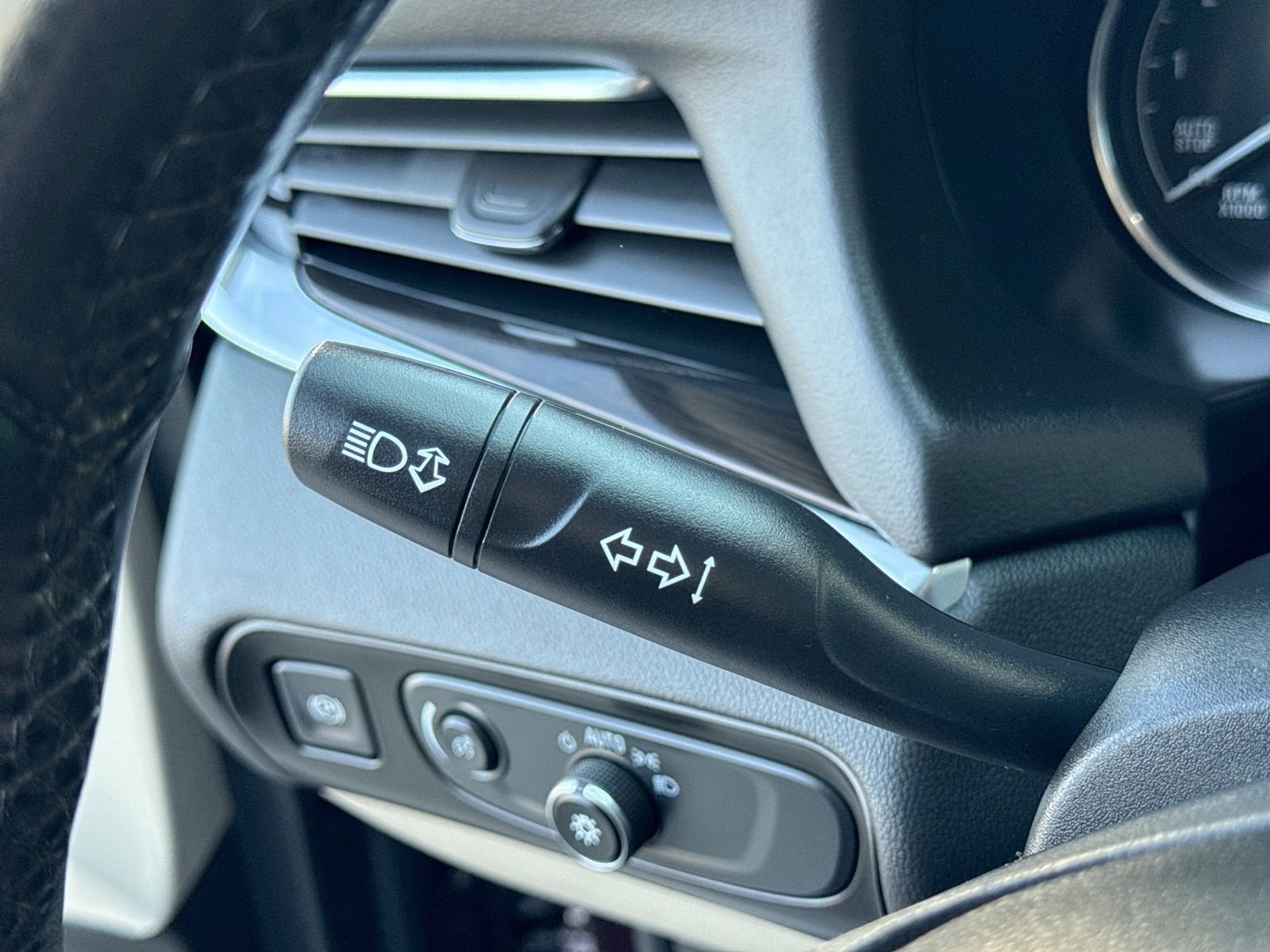 Used 2018 Buick Enclave Essence FWD image 29