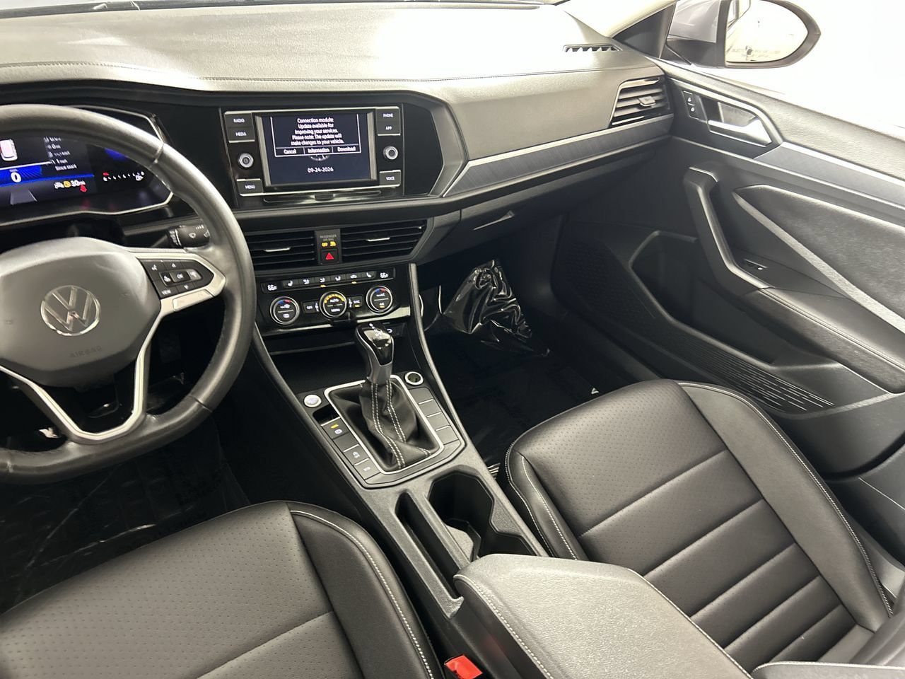 Used 2024 Volkswagen Jetta SE FWD image 23
