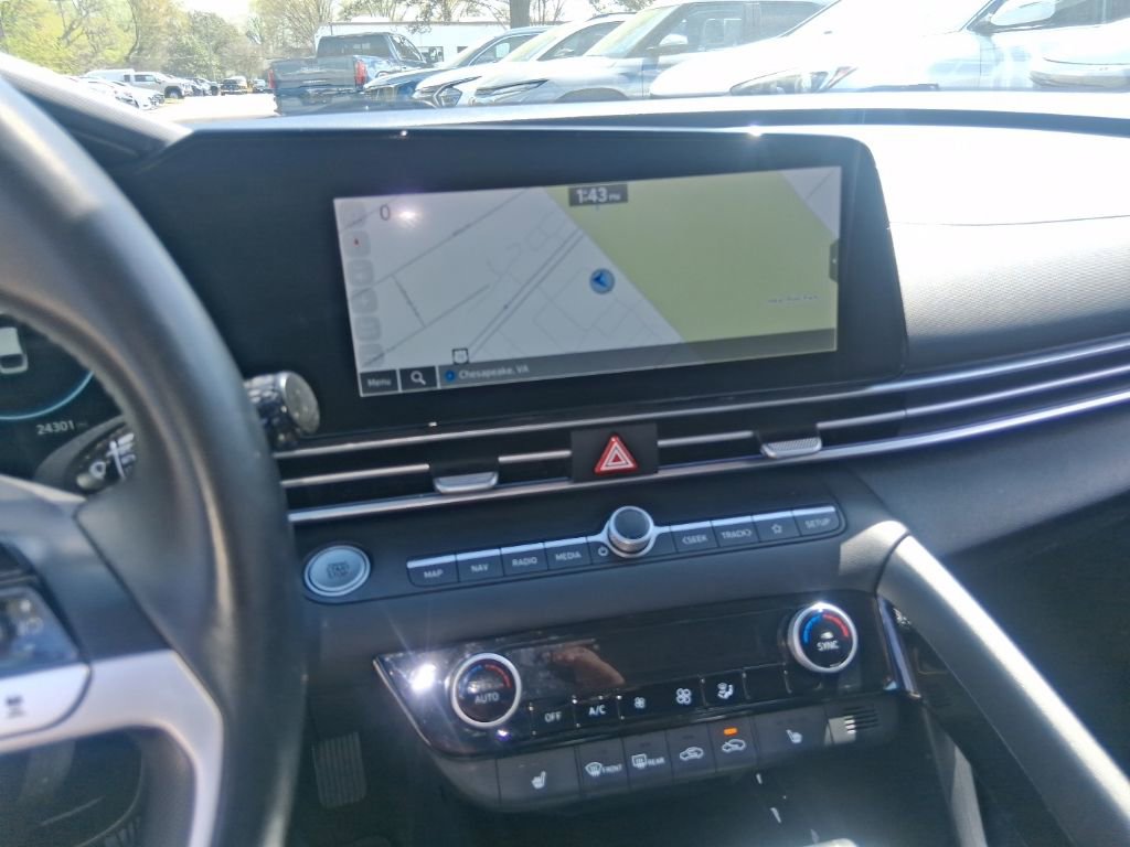 Used 2022 Hyundai Elantra Limited w/ Winter Weather Package image 16
