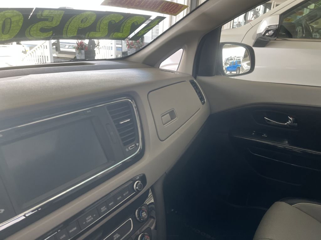 Used 2016 Kia Sedona SX Limited image 31