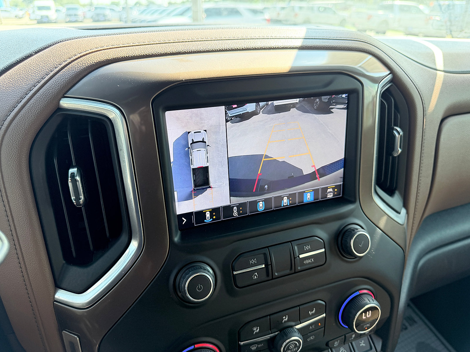 Used 2022 Chevrolet Silverado 2500 High Country w/ Technology Package AWD/4WD image 33