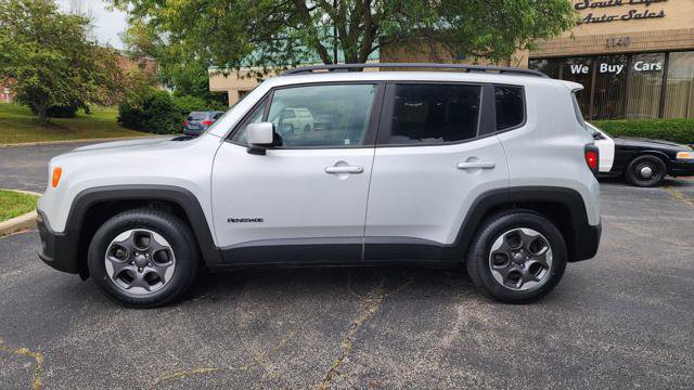 Used 2015 Jeep Renegade Latitude FWD image 3