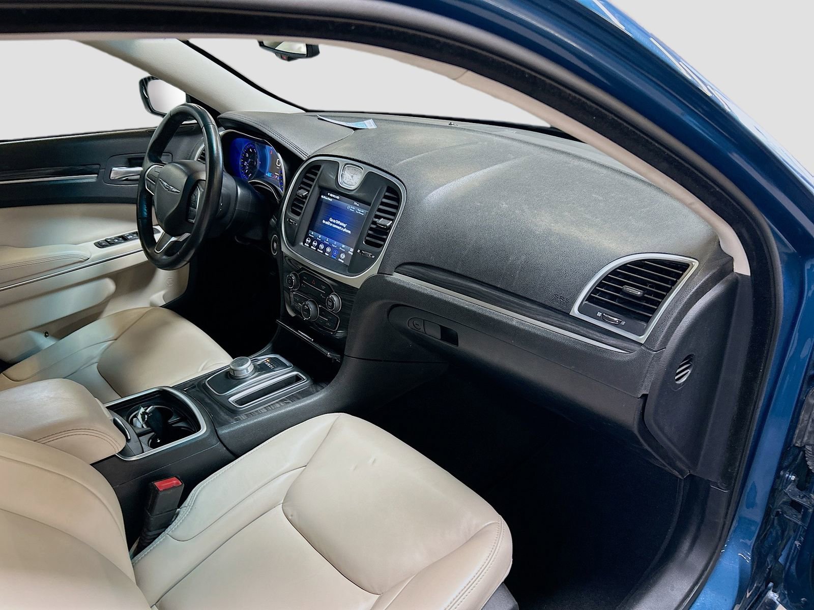 Used 2022 Chrysler 300 Touring L image 27