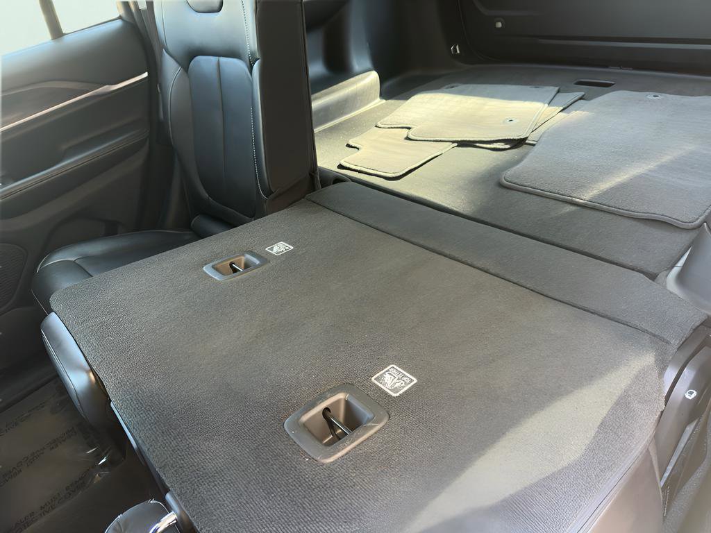 Used 2023 Jeep Grand Cherokee Limited w/ Black Appearance Package image 52