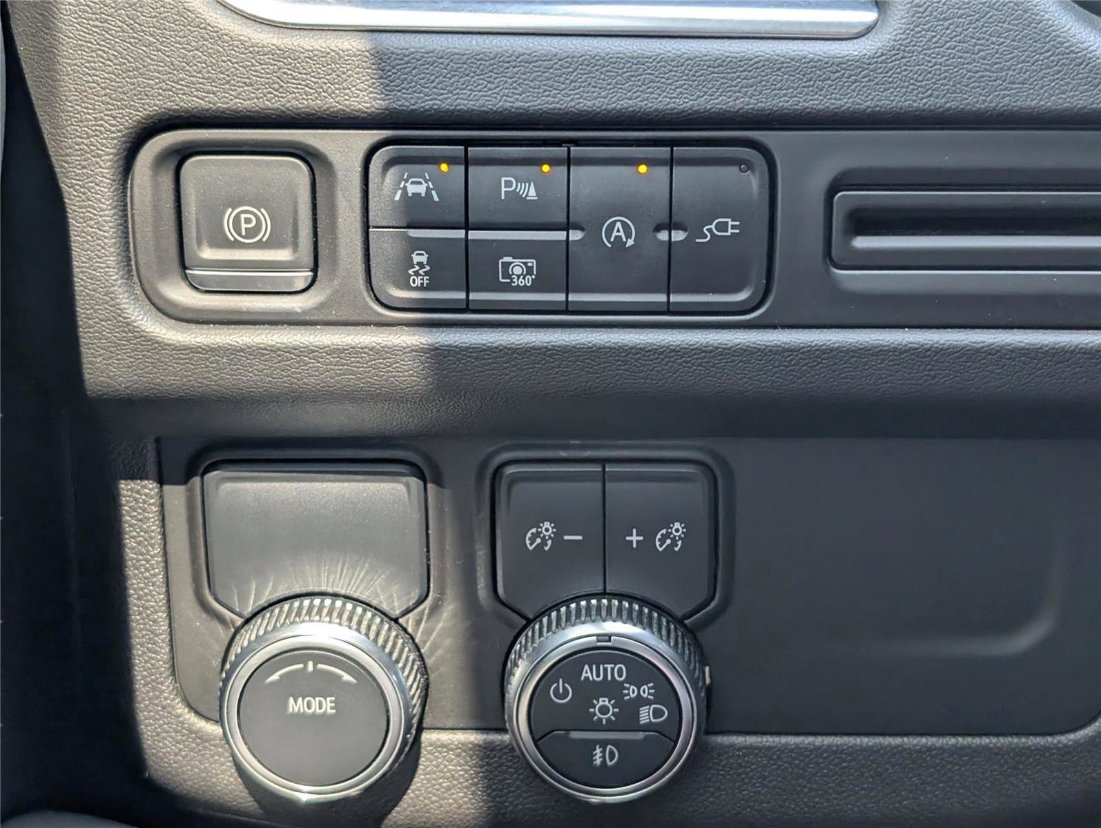 Used 2022 GMC Yukon SLT w/ SLT Premium Package image 27