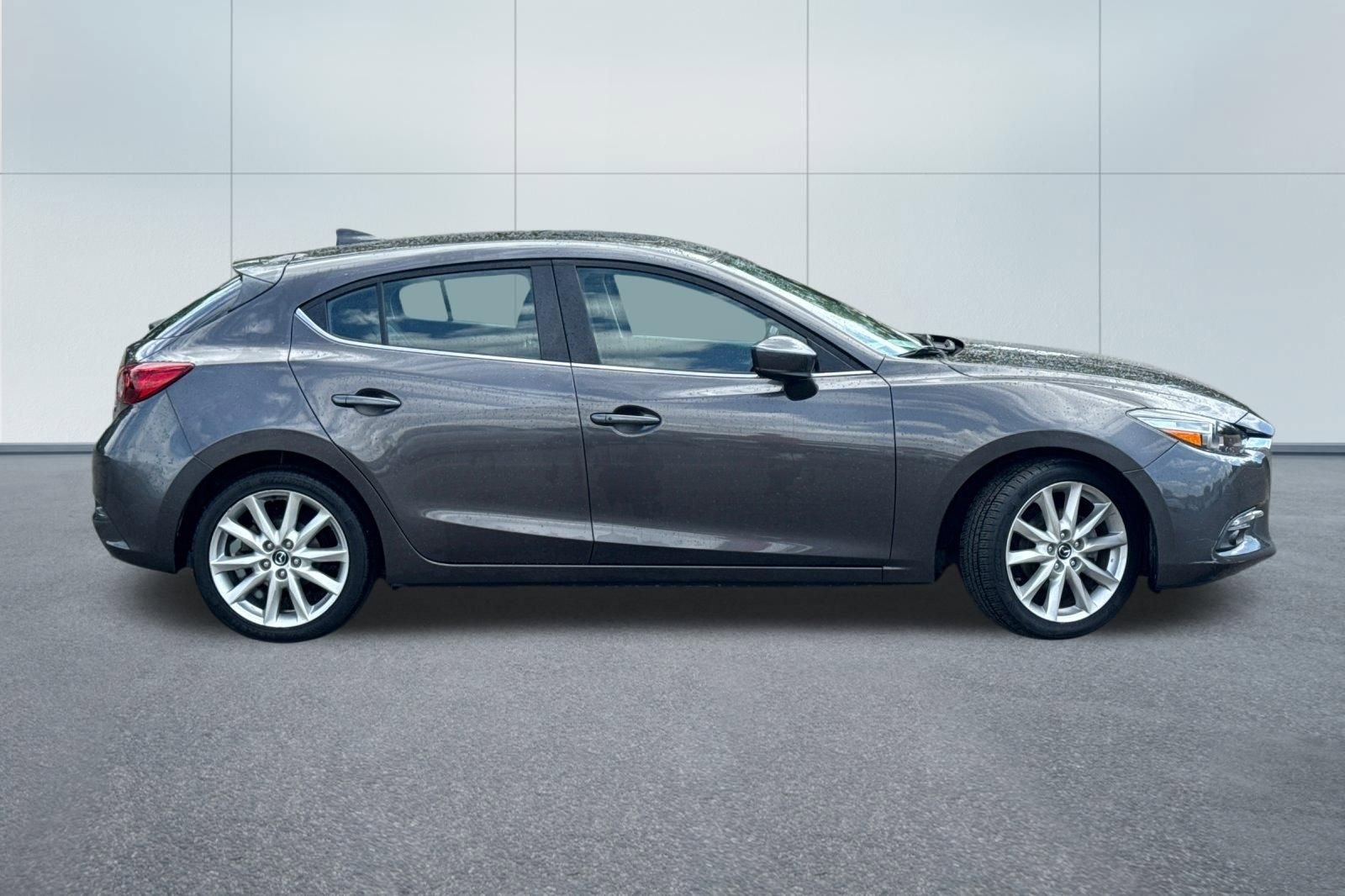Used 2017 MAZDA MAZDA3 Grand Touring FWD image 4