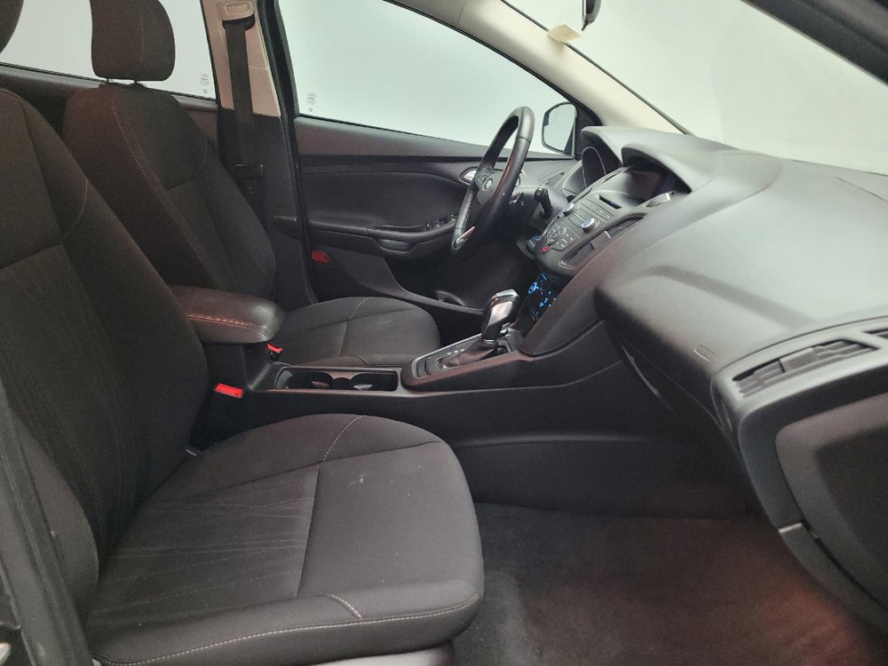 Used 2016 Ford Focus SE w/ SE Sport Package FWD image 21