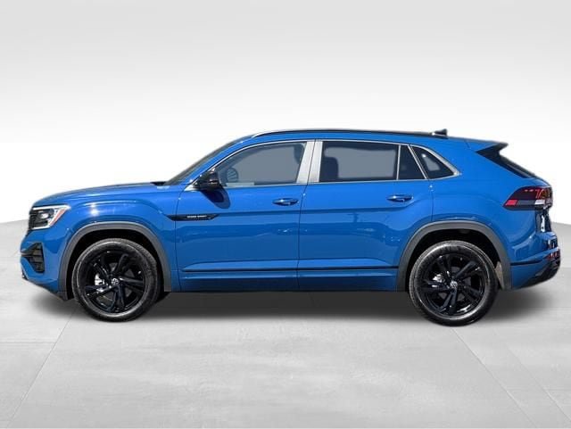 Used 2025 Volkswagen Atlas Cross Sport SEL R-Line AWD/4WD image 2