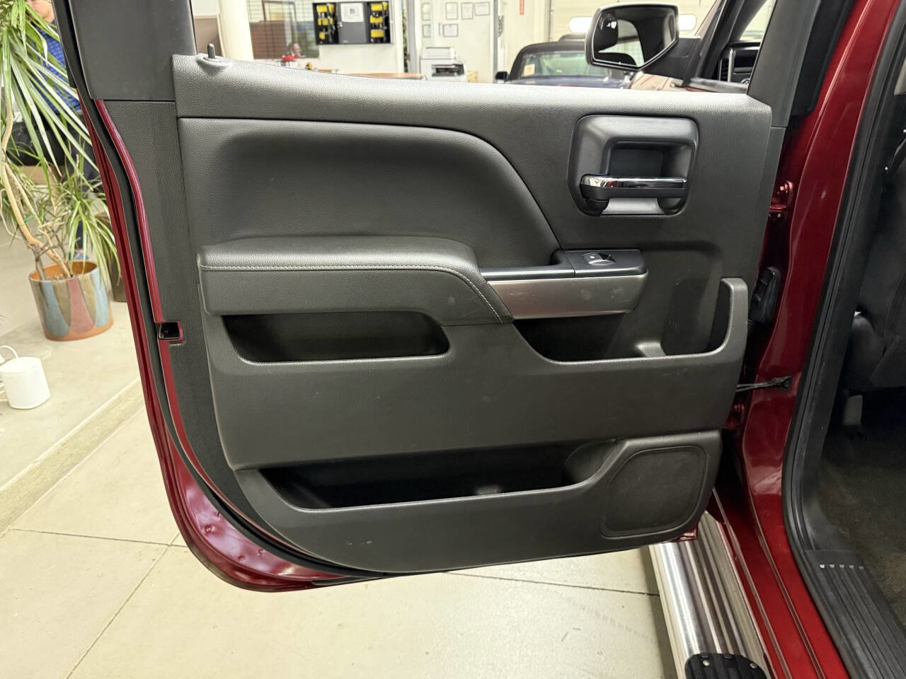 Used 2018 Chevrolet Silverado 1500 LT w/ LT Eassist Package AWD/4WD image 12