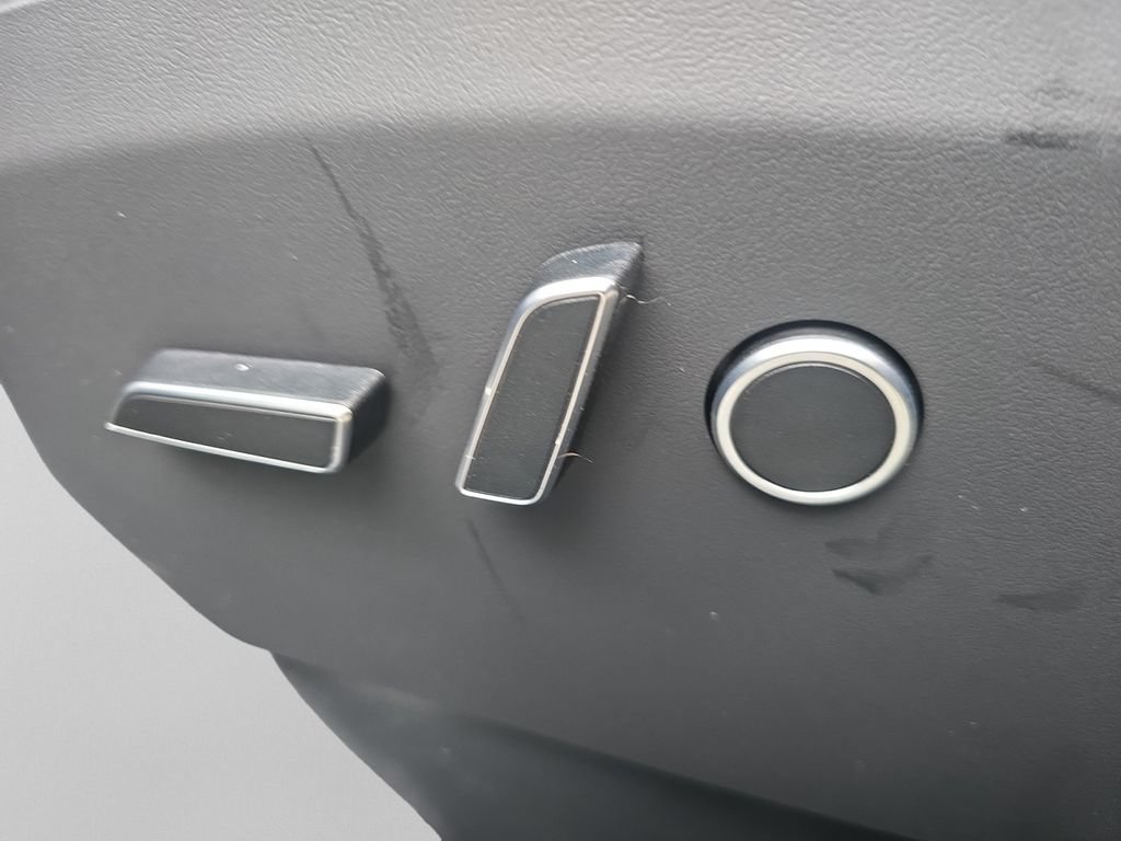 Used 2024 Tesla Model X AWD/4WD image 21