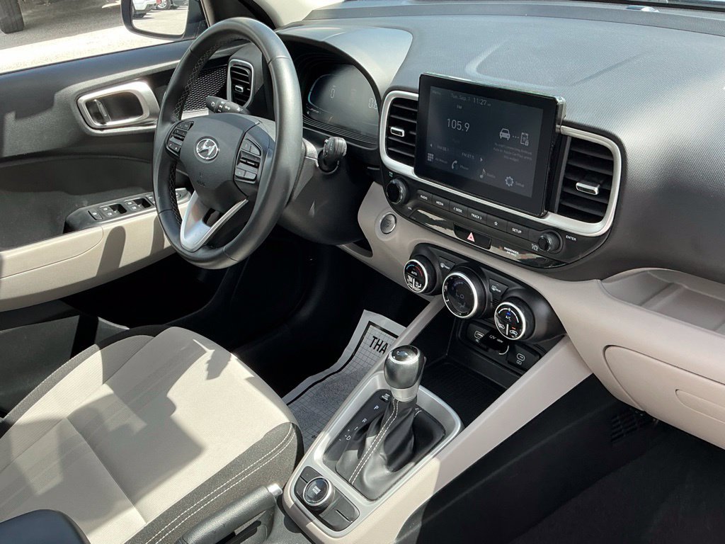 Used 2025 Hyundai Venue SEL FWD image 19