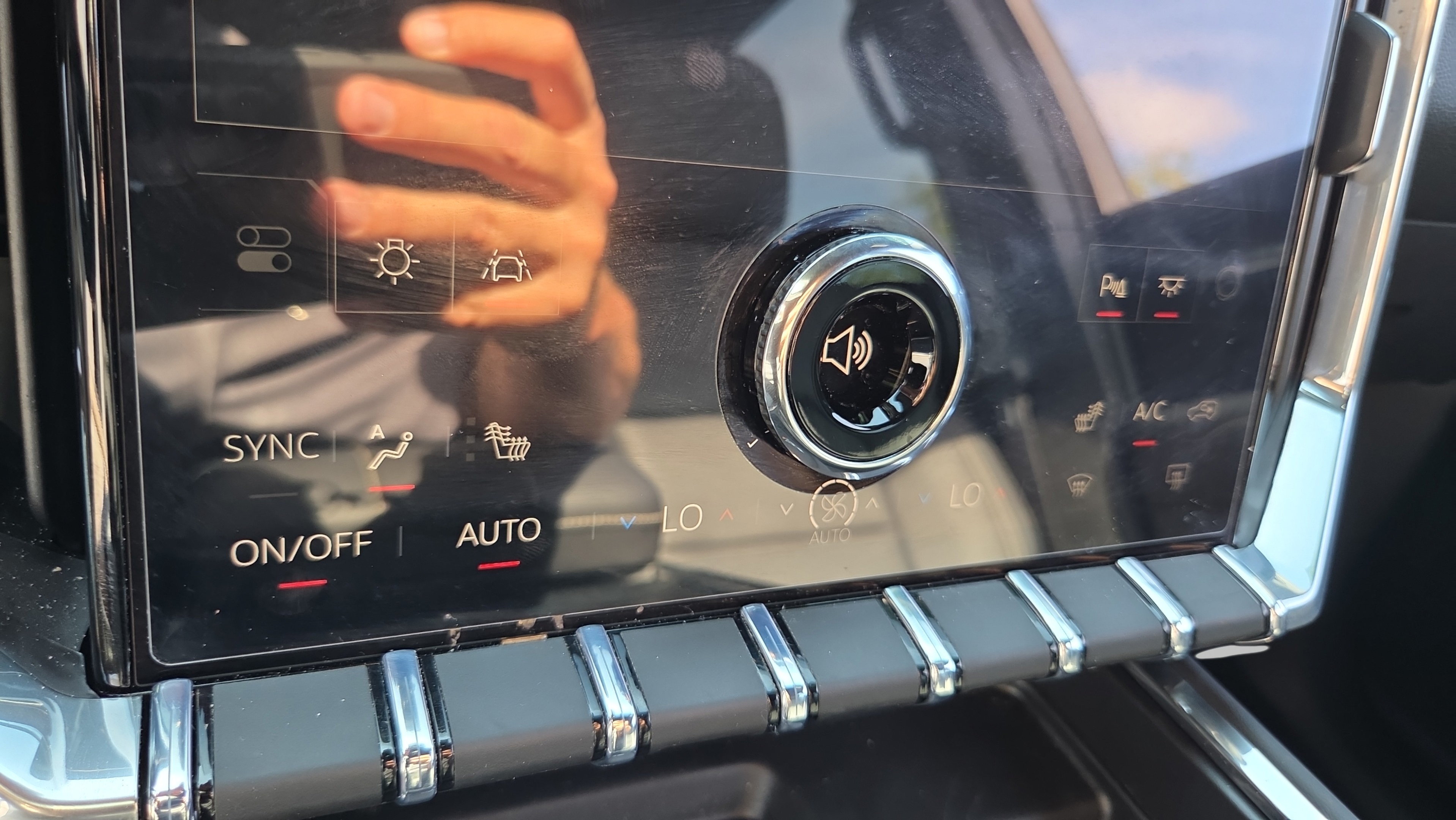 Certified 2026 GMC Acadia Elevation w/ Elevation Premium Package FWD image 32