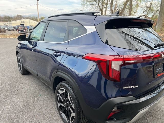 Used 2024 Kia Seltos SX w/ SX Sunroof Package AWD/4WD image 3