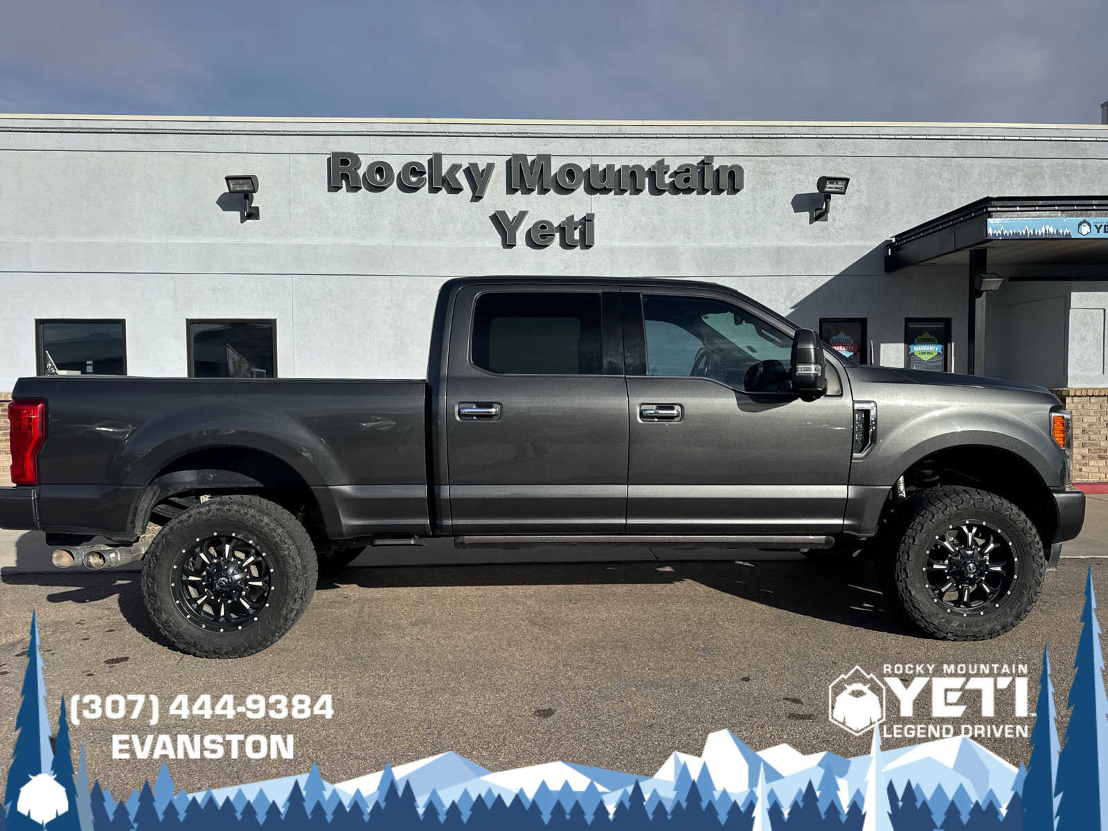 Used 2017 Ford F350 Platinum w/ Platinum Ultimate Package image 2