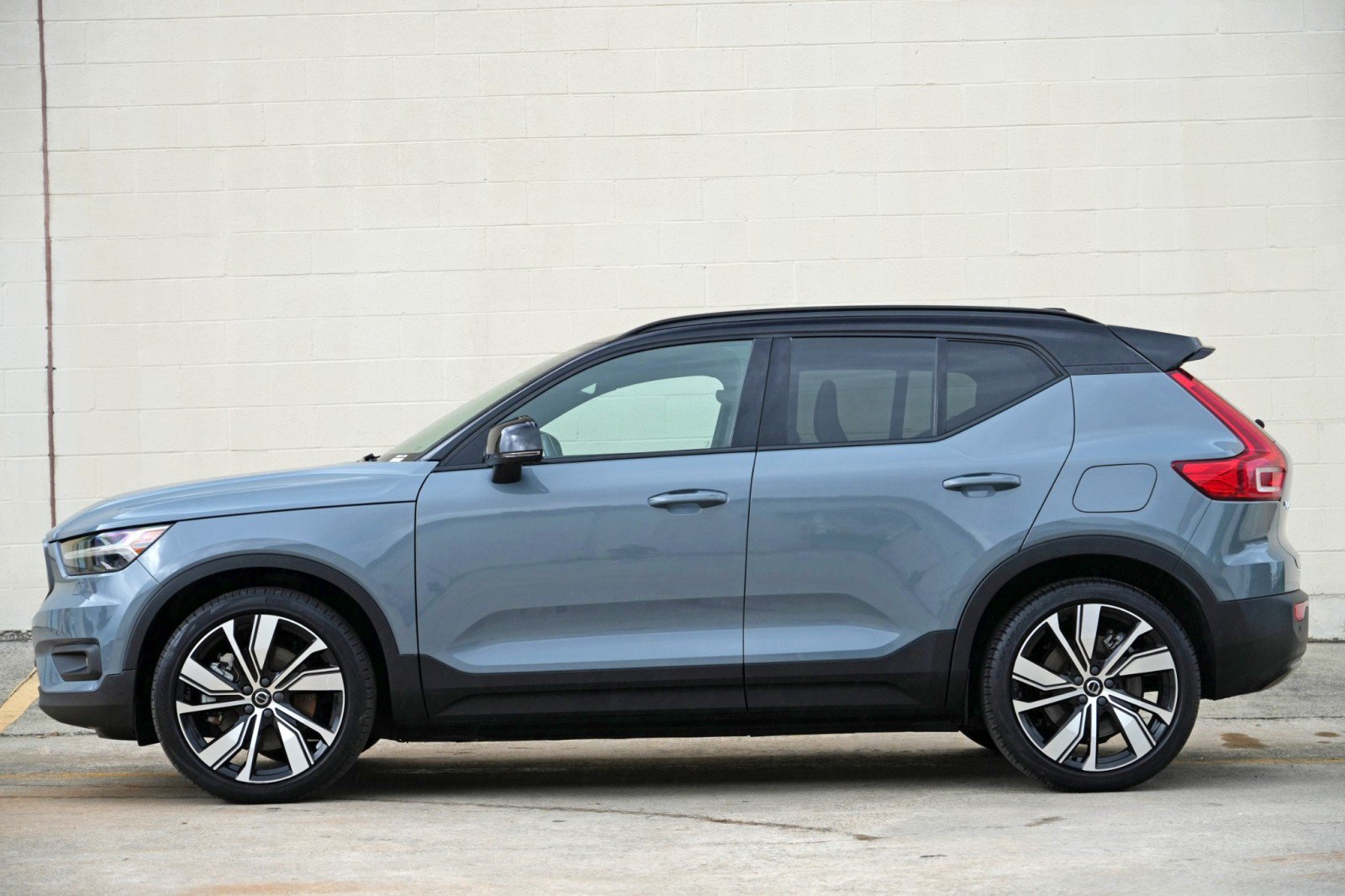 Used 2021 Volvo XC40 P8 Recharge w/ Advanced Package AWD/4WD image 8
