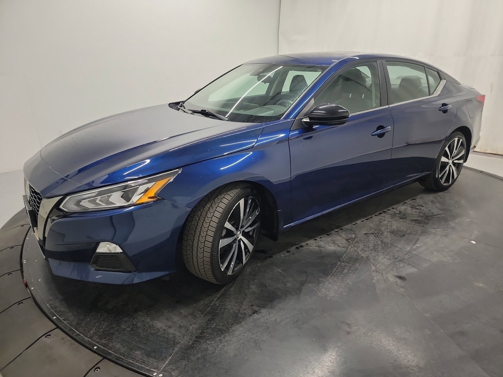 Used 2020 Nissan Altima 2.5 SR w/ Premium Package image 3