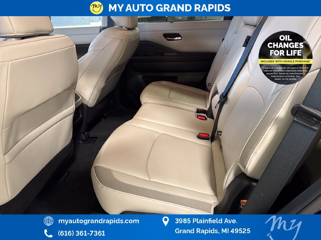 Used 2025 Nissan Pathfinder SL AWD/4WD image 27