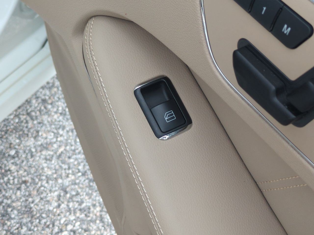 Used 2010 Mercedes-Benz E 350 Sedan image 40