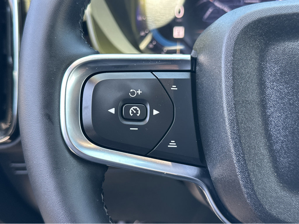 Used 2023 Volvo XC40 Recharge Plus image 22