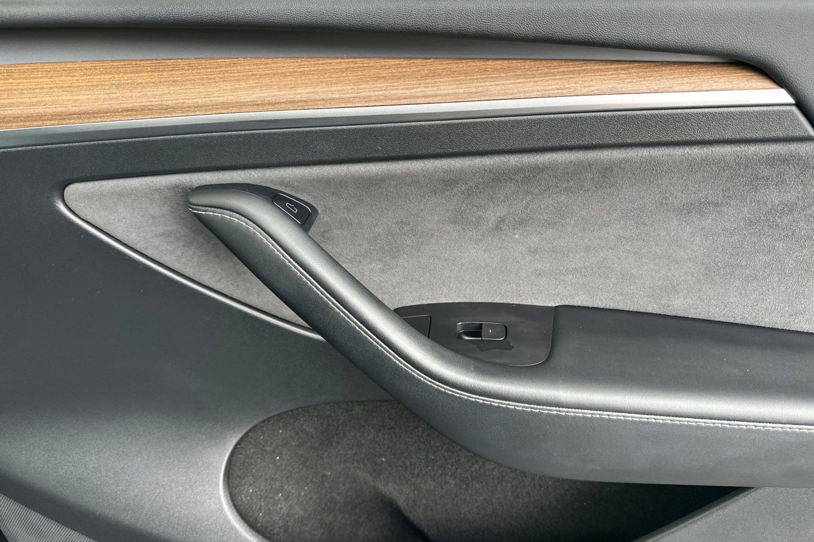 Used 2022 Tesla Model Y Long Range image 21