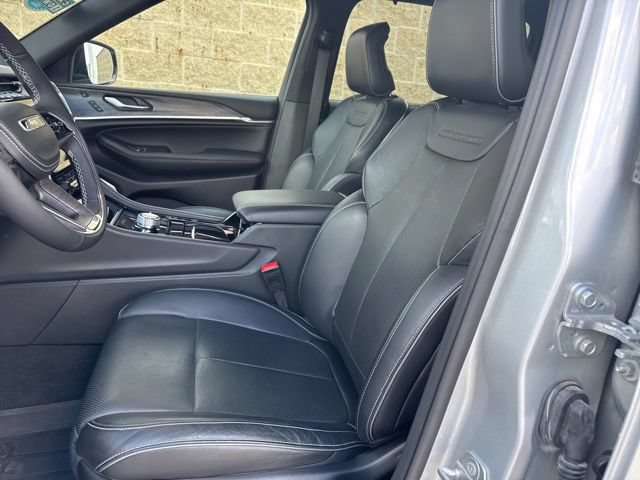 Used 2025 Jeep Grand Cherokee L Overland w/ Luxury Tech Group IV AWD/4WD image 18