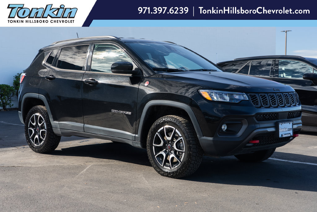 Used 2025 Jeep Compass Trailhawk AWD/4WD image 1