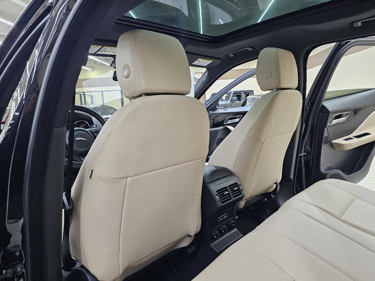 Used 2018 Jaguar F-PACE Premium AWD/4WD image 26