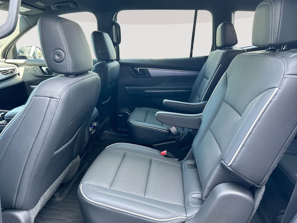 Used 2025 Buick Enclave Preferred AWD/4WD image 24