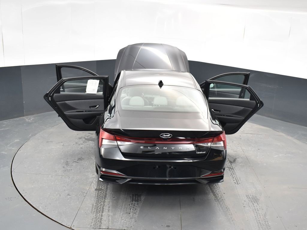 Used 2022 Hyundai Elantra Limited image 22