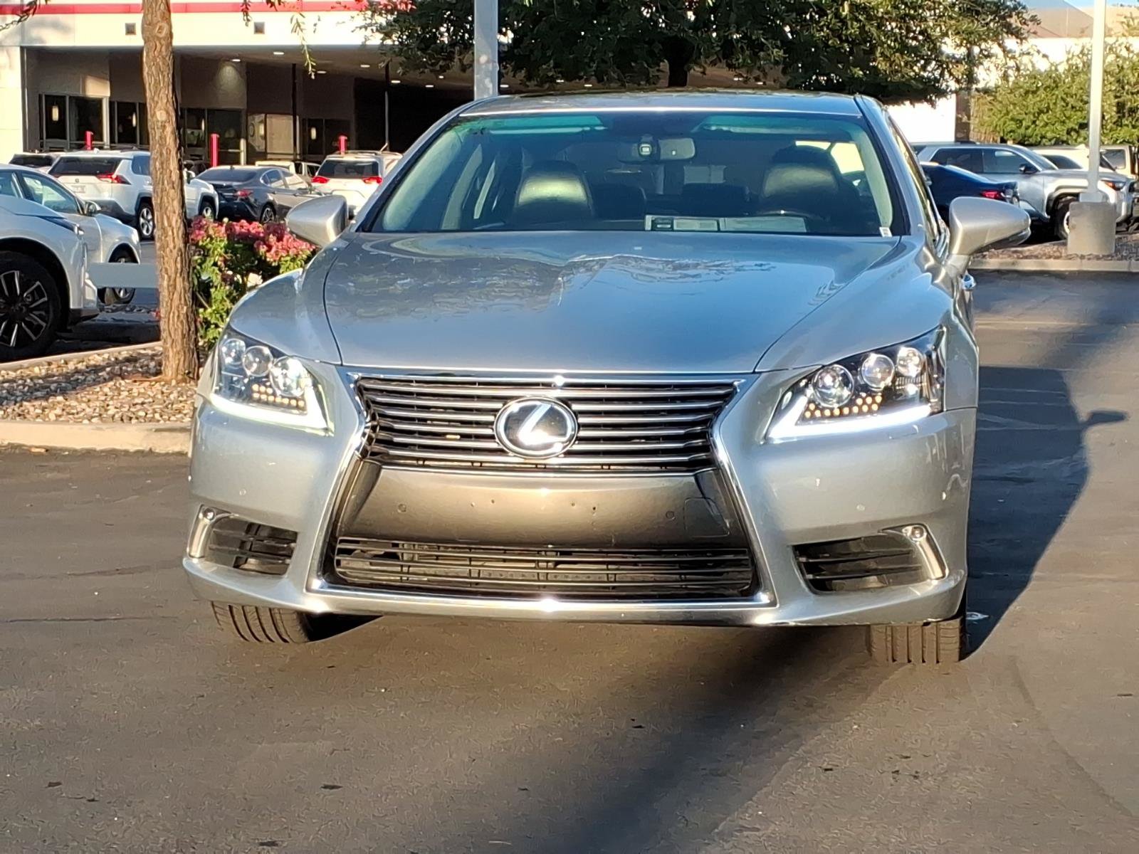 Used 2013 Lexus LS 460 L w/ All-Weather Pkg RWD image 2